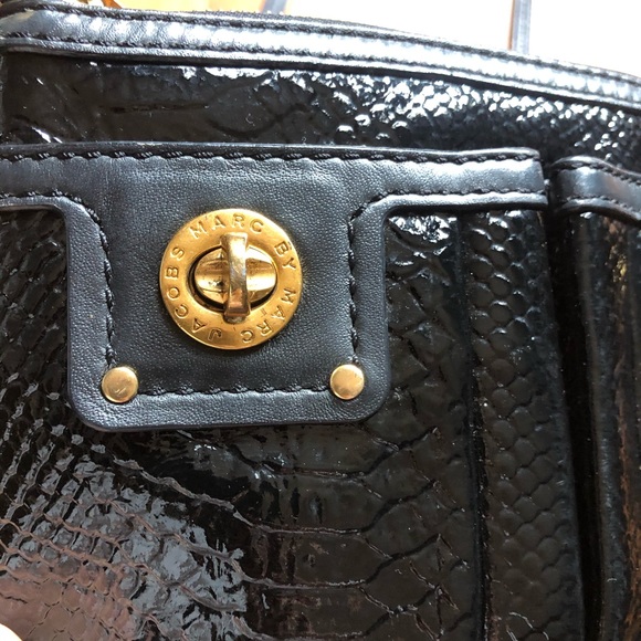 Marc by Marc Jacobs Turnlock Python Shine PercyBag - Picture 6 of 16